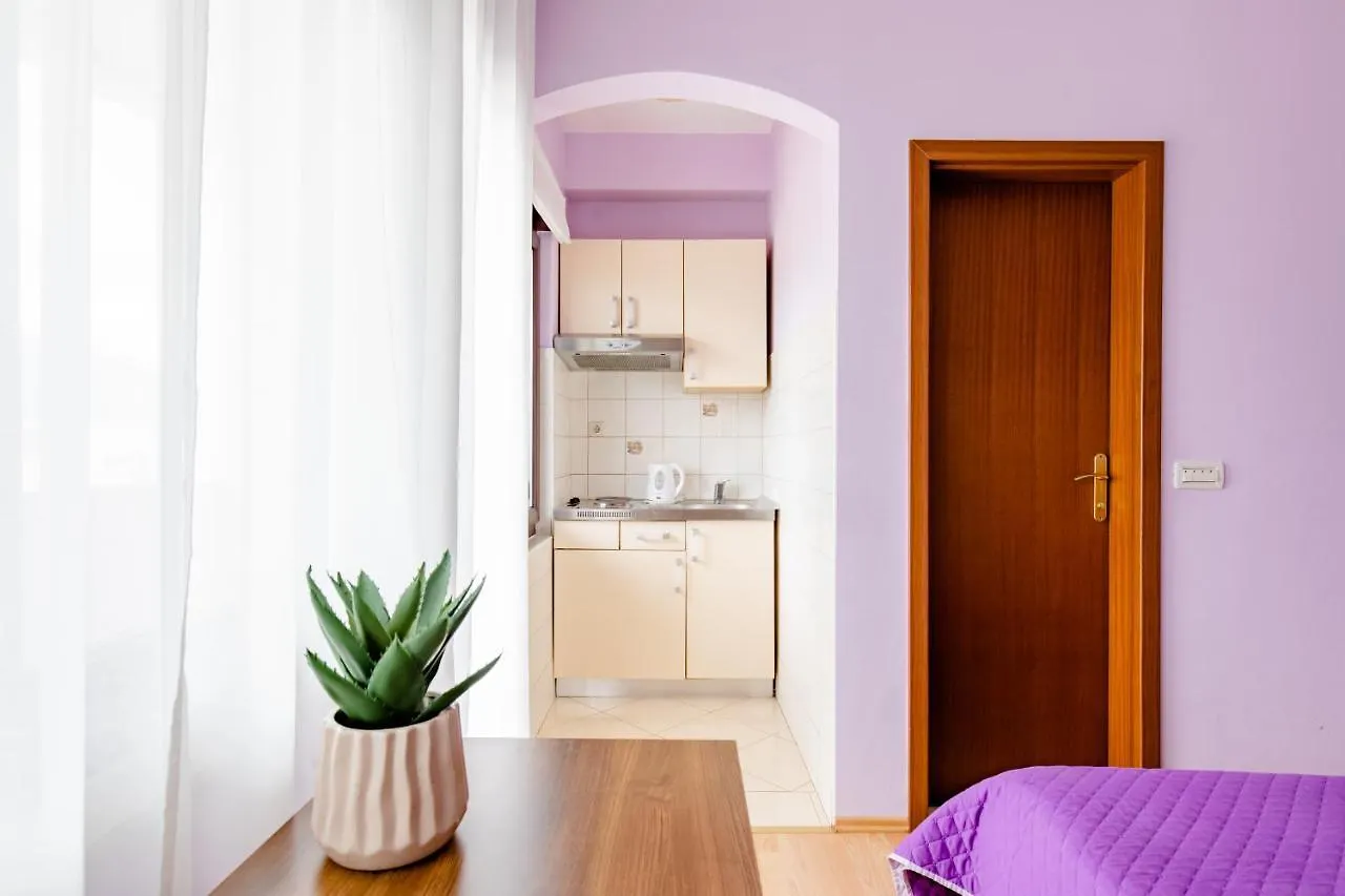 Apartments Mara Каштела